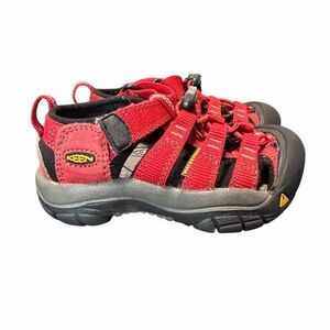 KEEN Kids Newport H2 Waterproof Sandals | Ribbon Red/Gargoyle | Size 10
